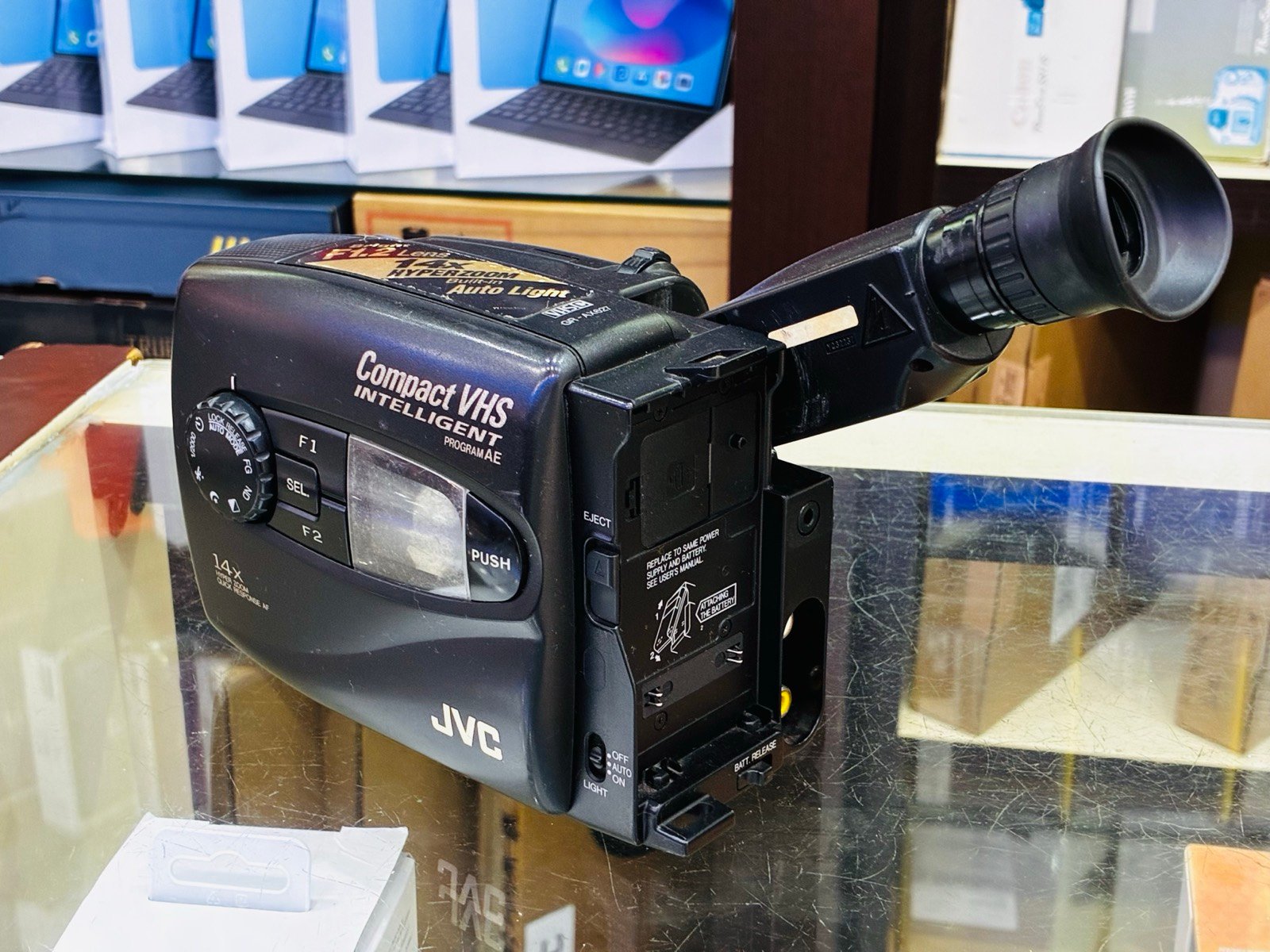 JVC Compact VHS com câmera e fita